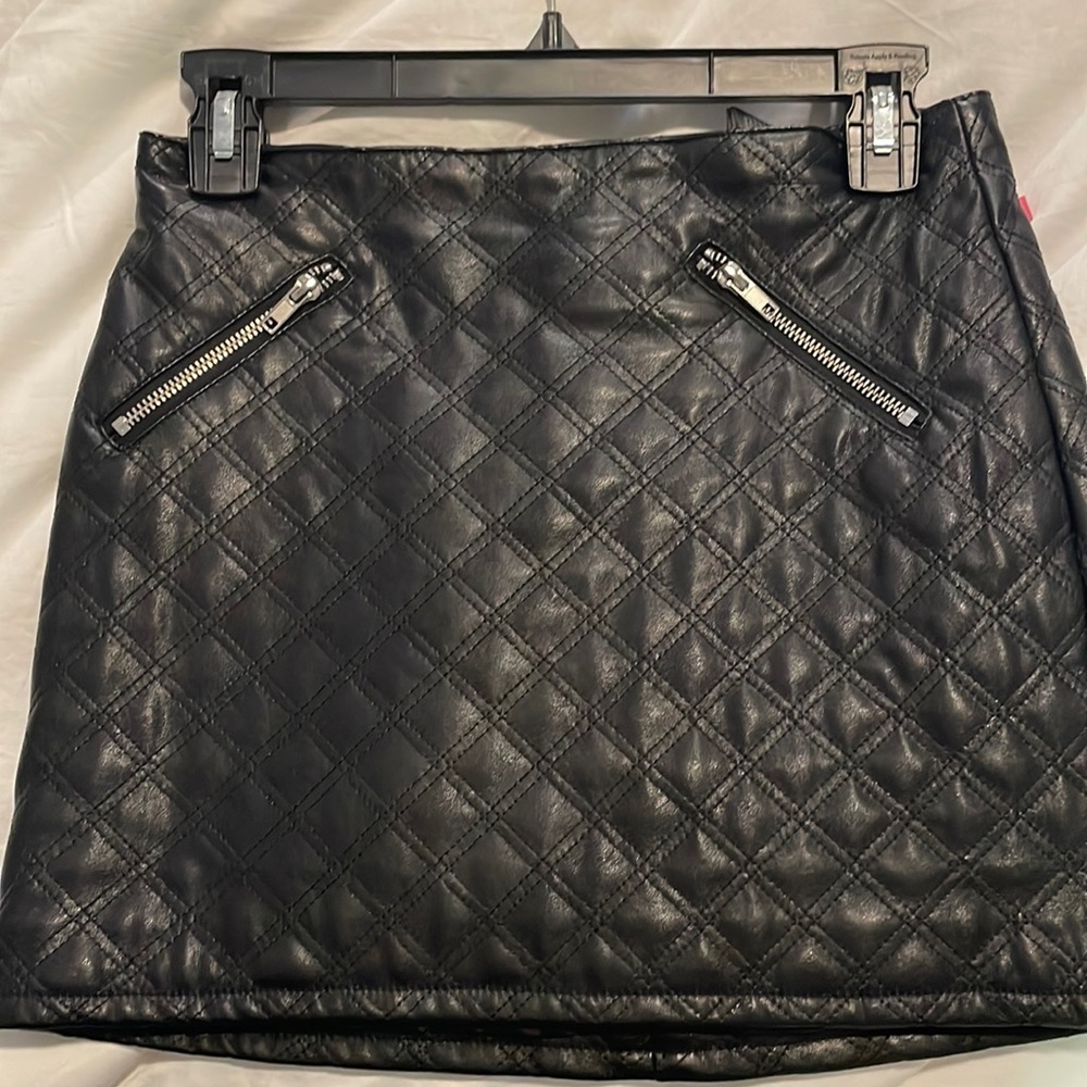 Divided miniskirt leather vegan